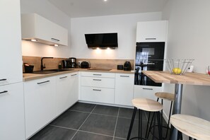 Private kitchen - House in Pornichet – walking distance to the beach, patio, quiet and bright, Bonne Source (Pornichet)