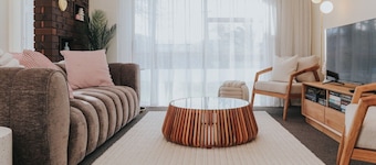 Casablanca Cove : A stylish, lakeside Rotorua retreat