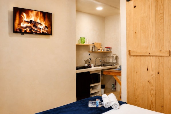 1 chambre, fer et planche à repasser, Wi-Fi, literie fournie
