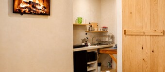 Studio 1, Casa Maakja