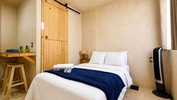 Iron/ironing board, WiFi, bed sheets