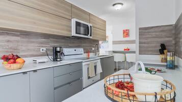 Fridge, microwave, oven, stovetop