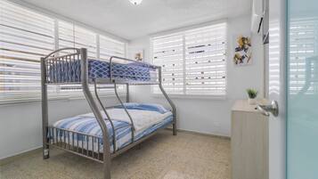 3 bedrooms, in-room safe, iron/ironing board, travel cot