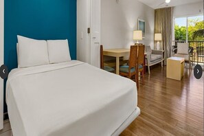 Room - Lovely 2-bedroom resort in Kihei Maui just steps from the beach (Kihei)