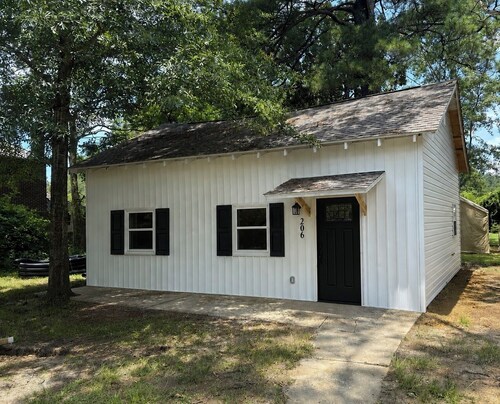 Retreat to Quaint Downtown Bay Minette