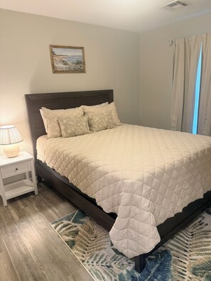 Tabla de planchar con plancha, wifi, ropa de cama