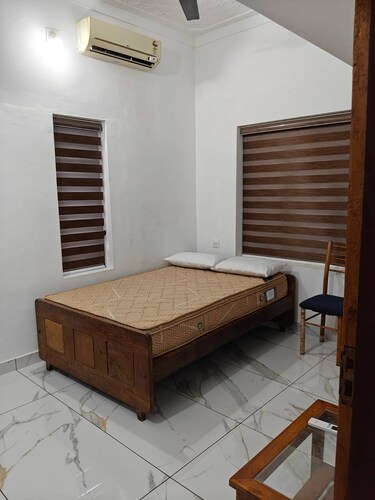 Room-tiny Horizon Retreat