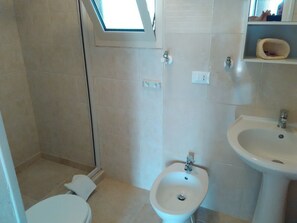 Bathroom - Vrbo Property (MONOPOLI)