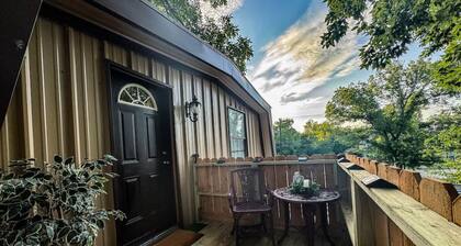 Quaint Cottage Loft - upstairs 2-bedroom loft apartment located in Caldwell