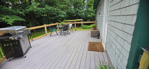  Cozy 3-bedroom house with AC on outskirts Ellsworth between Schoodic & Acadia.