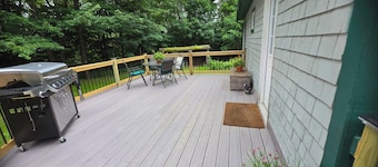  Cozy 3-bedroom house with AC on outskirts Ellsworth between Schoodic & Acadia.