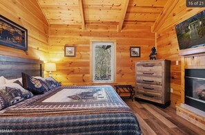 1 bedroom, desk, iron/ironing board, free WiFi - Soothing 1-bedroom cabin with AC in charming Gatlinburg (Gatlinburg)