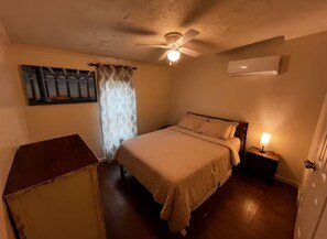 4 bedrooms, free WiFi, bed sheets - Cozy Cedar Retreat on 110 Acre Homestead (Nashville)