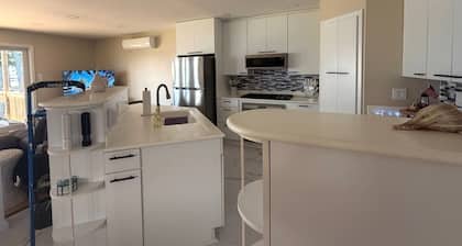 Create memories in this beautiful Bayfront 4 bedroom, 2 bath house w/ air & wifi