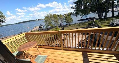 Create memories in this beautiful Bayfront 4 bedroom, 2 bath house w/ air & wifi