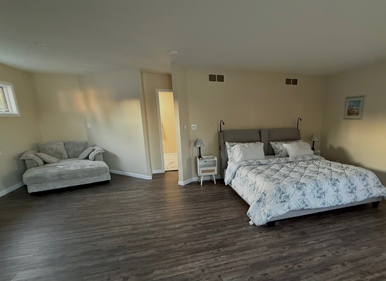 4 bedrooms, iron/ironing board, WiFi (free), bed sheets