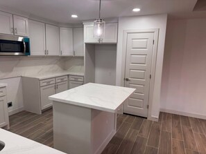 Private kitchen - Perfect Location! Near Brownsville, SpaceX & South Padre Island. (Los Fresnos)