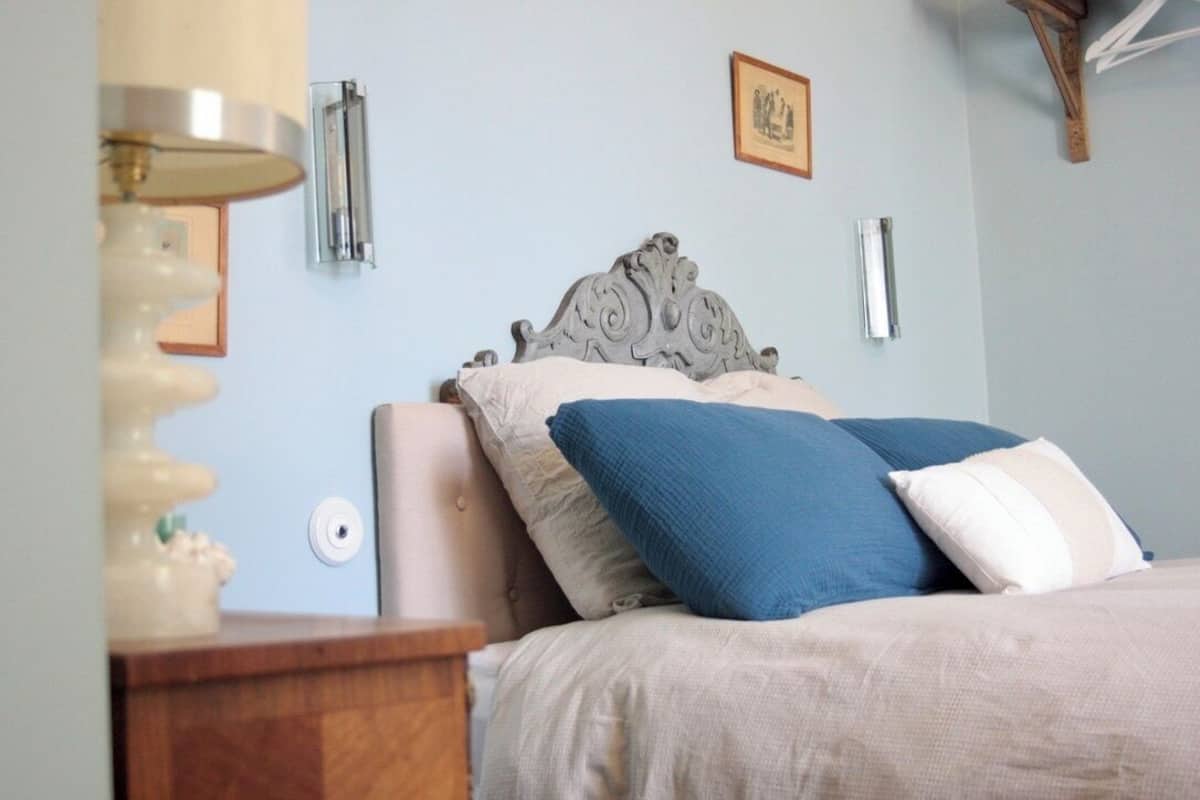 Comfort Double Room, Courtyard View | Desk, laptop workspace, WiFi (free), individually decorated