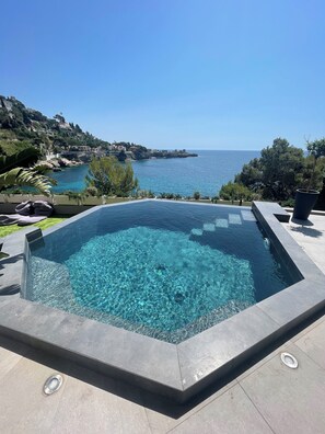 Pool - Spacious 3-bedroom Villa in marvelous Cap-d'Ail with AC (Cap-d'Ail)