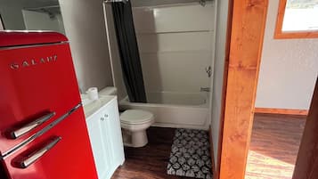 Serviettes fournies, savon, papier toilette