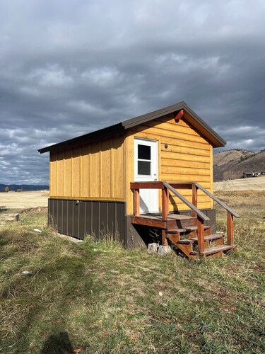 Quiet studio cabin in Grover perfect for a cozy getaway all year