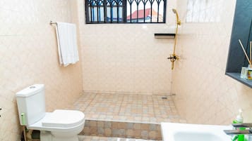Dusche, Bidet, Handtücher, Seife