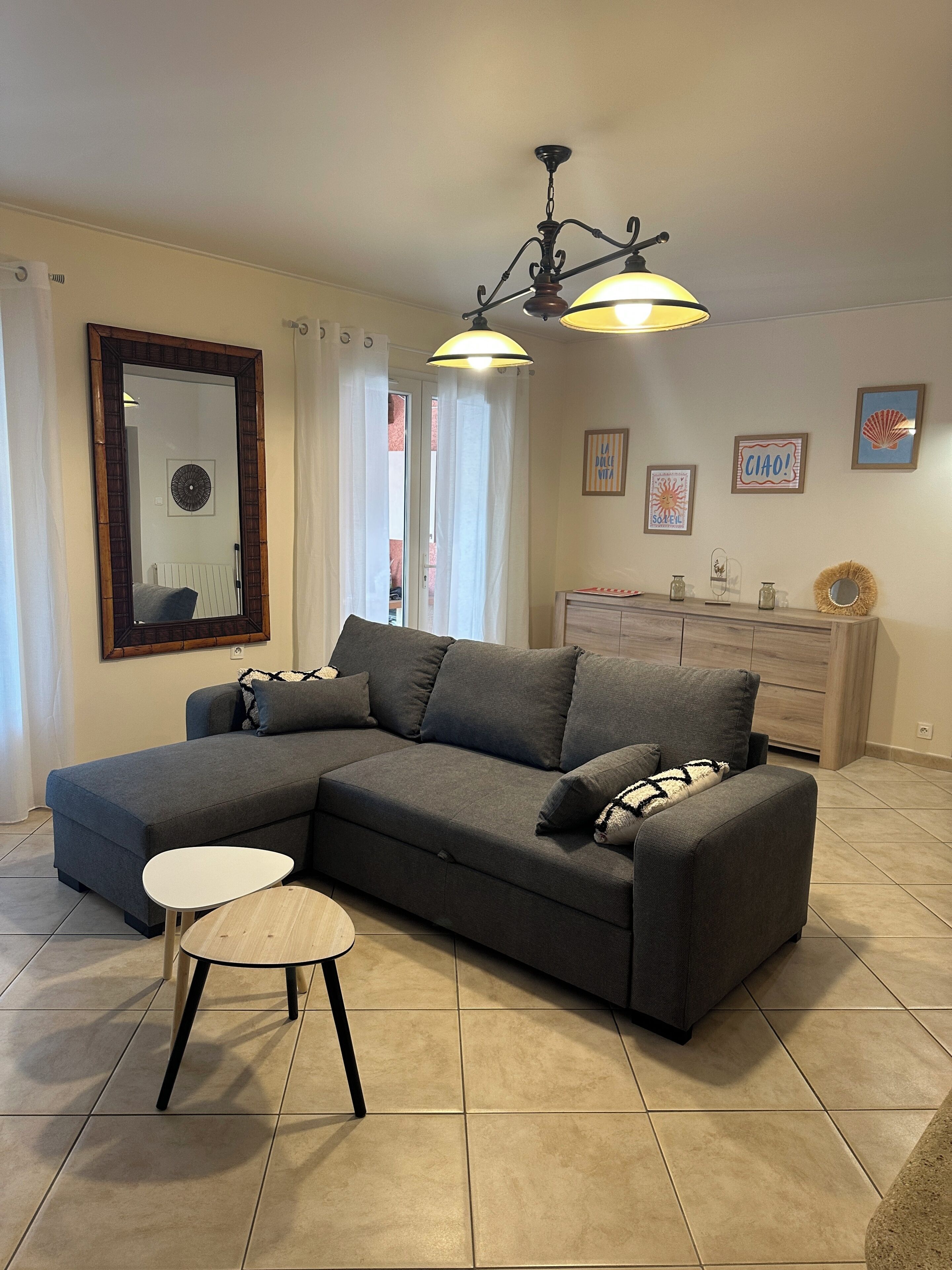 Smart TV, fireplace, table tennis, books