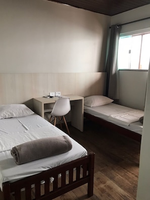 Habitación triple básica | Wifi gratis y ropa de cama 