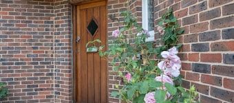 Huge Peaceful 3Bed With FREE Parking