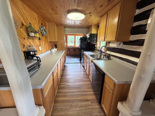 Amazing 2-bedroom house in Alvin perfect for relaxing getaways
