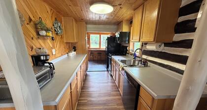 Amazing 2-bedroom house in Alvin perfect for relaxing getaways