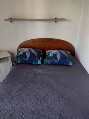 3 bedrooms, iron/ironing board, bed sheets - BEAUTIFUL APARTMENT IN SAINT-CYPRIEN PLAGE—Sleeps 6 (Saint-Cyprien)