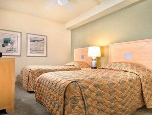 Room - Seaside!! Condo with view, Balcony, Grill, just steps to the beach! (Seaside)