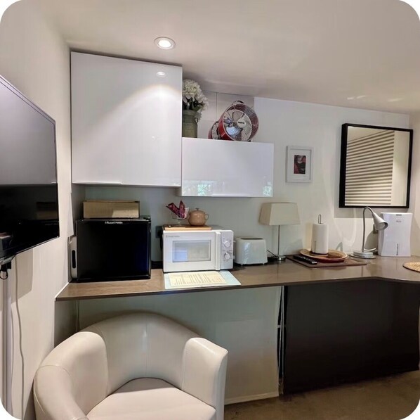 Interior - The Annexe - Bijou self contains studio in leafy Wimbledon very near the tennis (London)