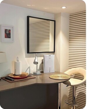 Interior - The Annexe - Bijou self contains studio in leafy Wimbledon very near the tennis (London)