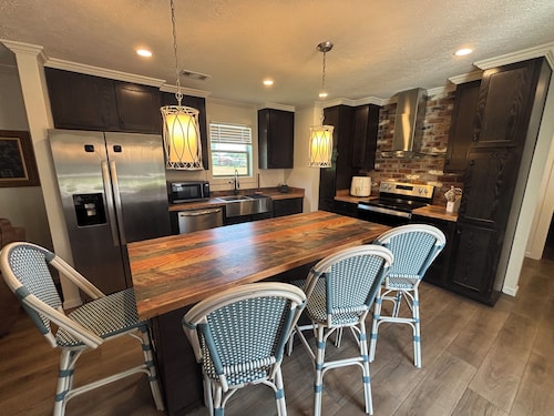Private Coastal Retreat • 20 Min to the Beach