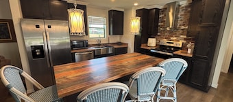Private Coastal Retreat • 20 Min to the Beach
