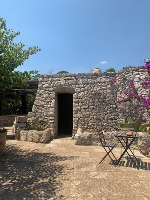 Outdoor dining - Vrbo Property (Gagliano del Capo)
