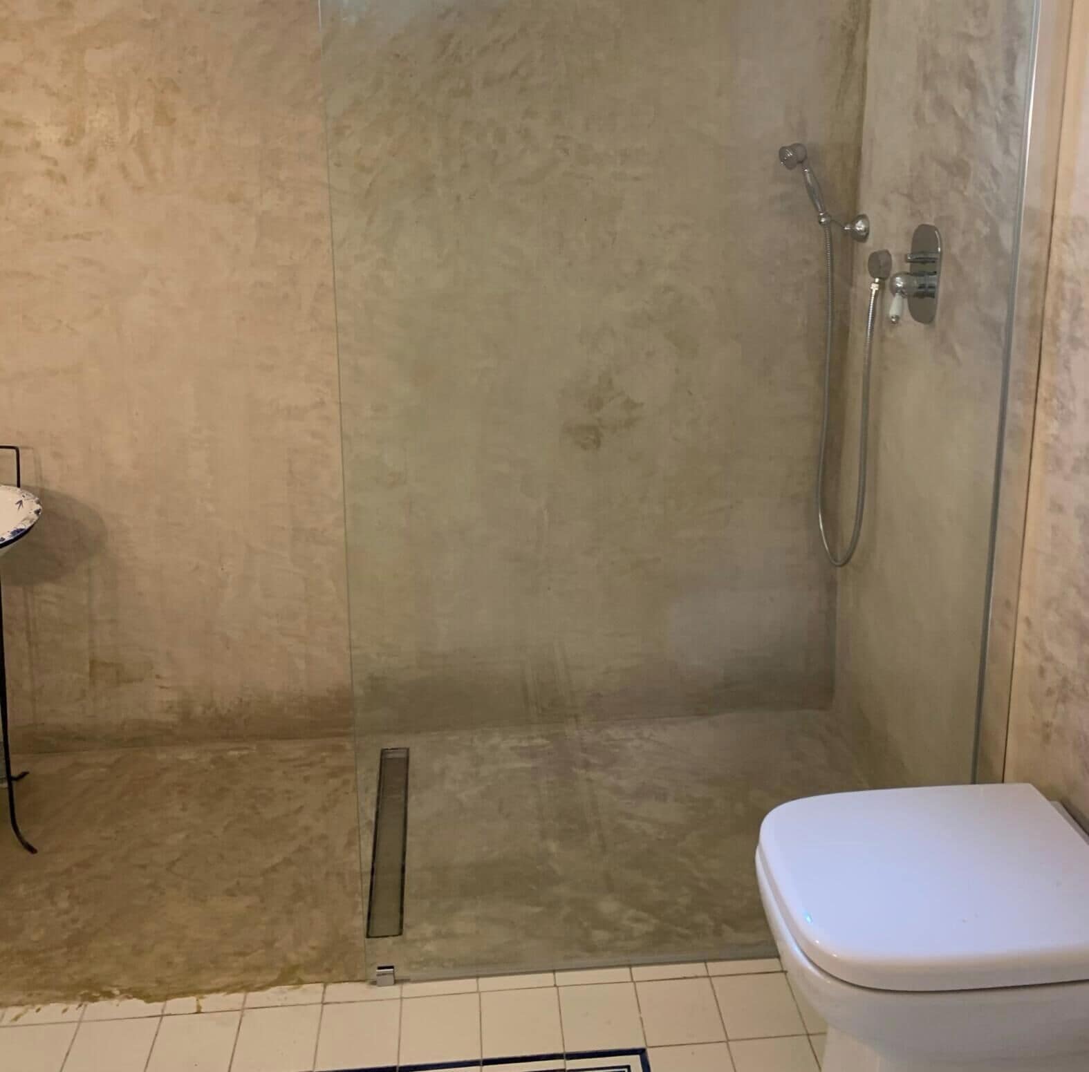 Doccia, asciugacapelli, bidet, asciugamani