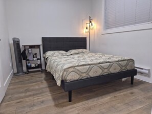 1 habitación, tabla de planchar con plancha, wifi y ropa de cama