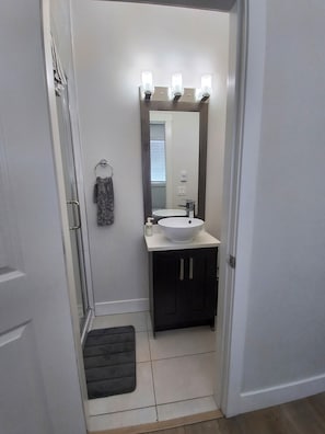 Doccia, asciugacapelli, bidet, asciugamani