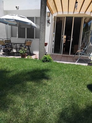 Outdoor dining - Superb 2-bedroom townhome in charming Mezcales - minutes to beach (Mezcales)