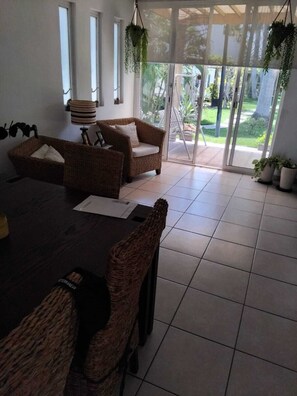 Living area - Superb 2-bedroom townhome in charming Mezcales - minutes to beach (Mezcales)