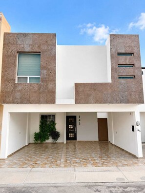 Exterior - Entire House | Escobedo | North Monterrey (Ciudad General Escobedo)