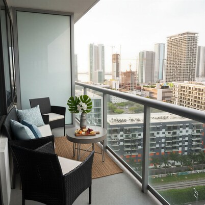 Miami Luxury 1 BR - Sauna Gym Pool BBQ