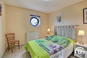 Iron/ironing board, WiFi (free), bed sheets - Bel Air - PENVENAN - Vacation Rental (PENVENAN)