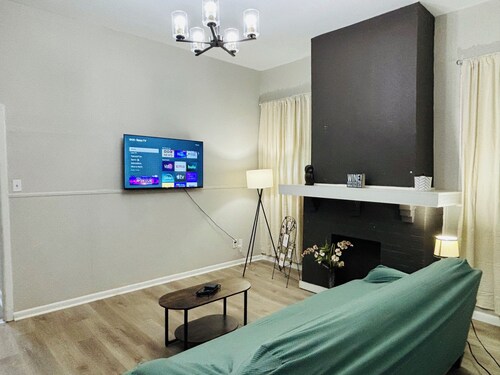 Lovely 2-bedroom apartment with TVs in each room.