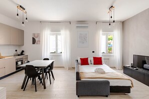 Iron/ironing board, internet, bed sheets - Vrbo Property (Roma)