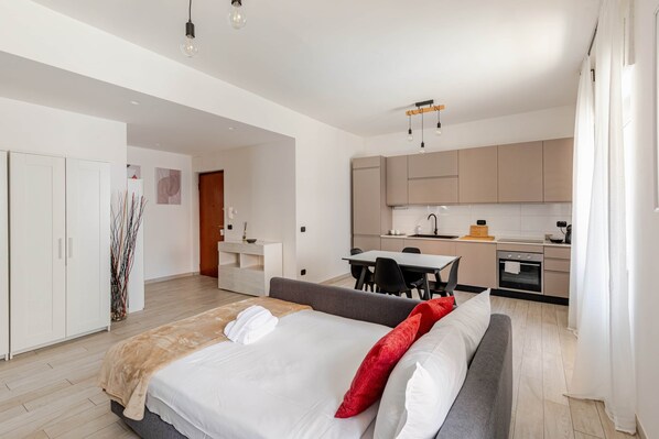 Iron/ironing board, internet, bed sheets - Vrbo Property (Roma)