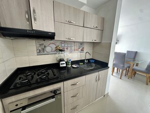 Family Apartment, City View | Private kitchen - Edificio Sagitario - Calidad & Precio (Cartagena de Indias)